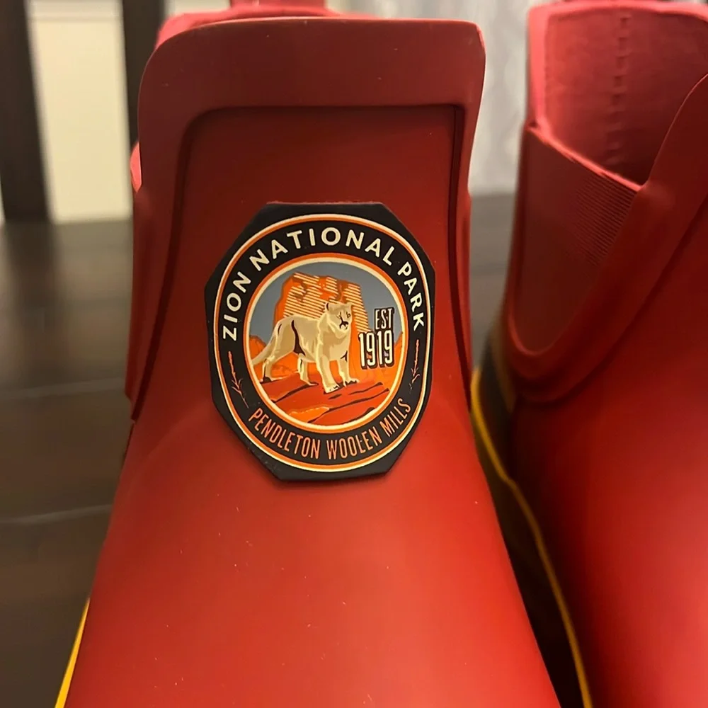 Pendleton Zion National Park Chelsea Rain Boots new red Women’s Size 6